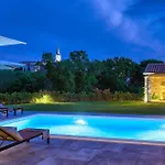 Grotte Semesterbostad